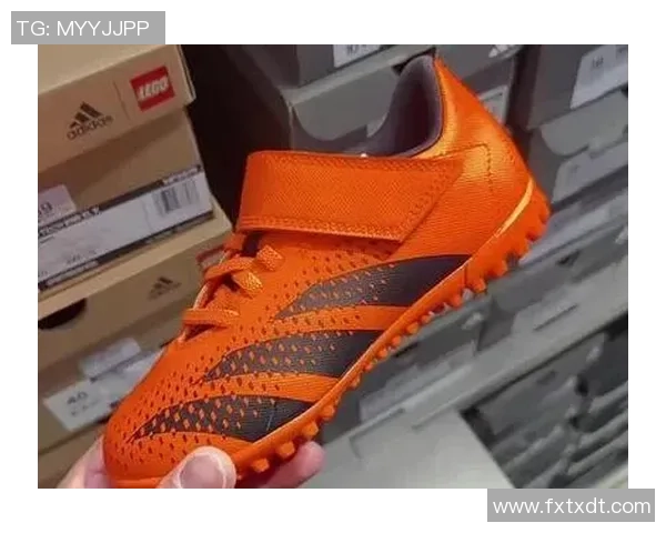 小孩踢足球选择合适鞋子的重要性与推荐款式解析